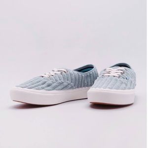 Jumbo cord vans